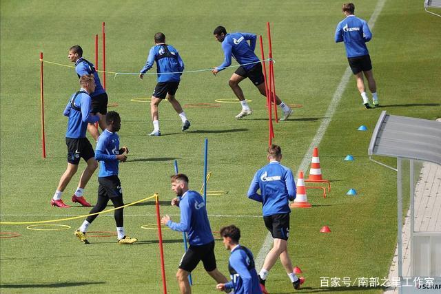 团结与实力：中国男足成功突破竞争激烈的小组赛